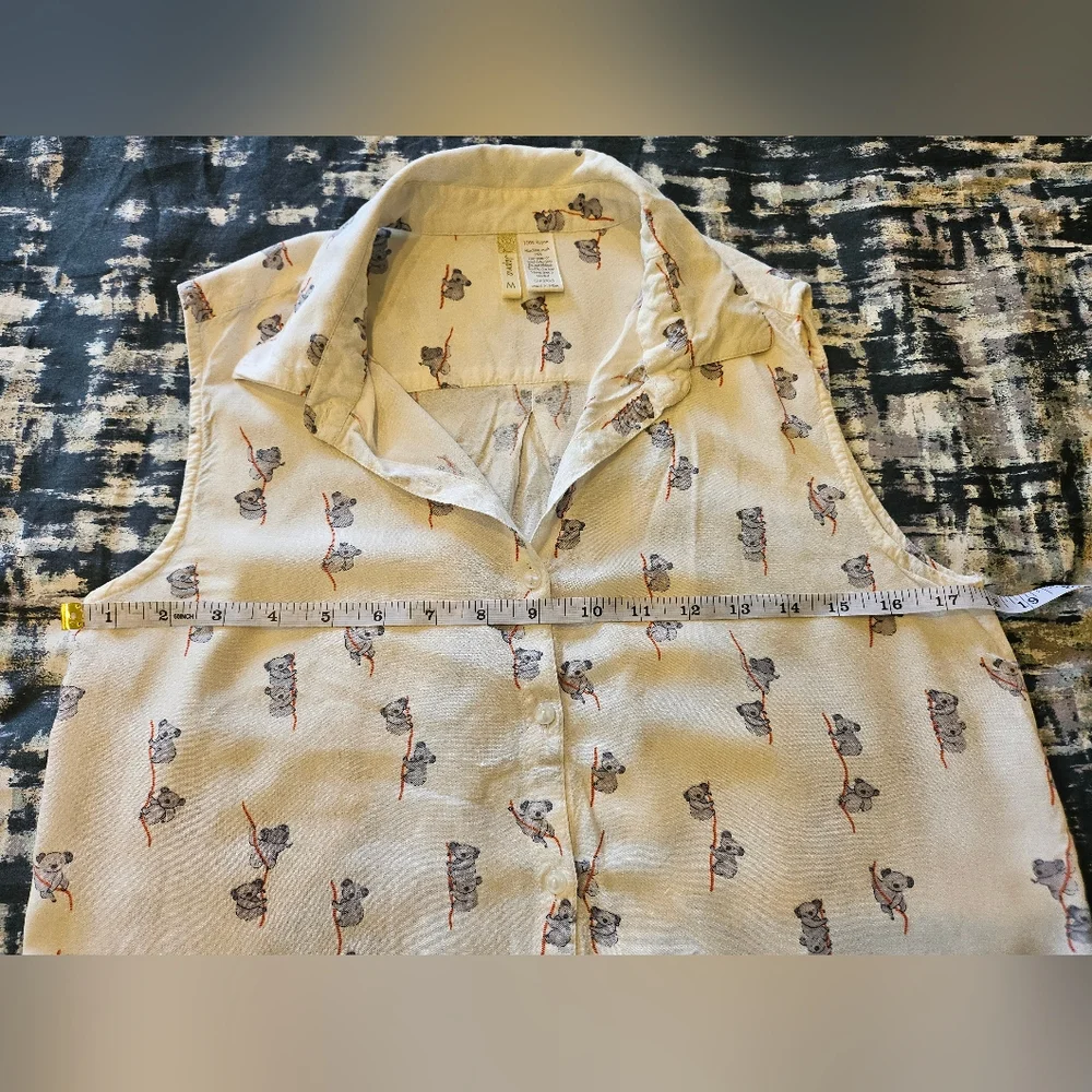 Koala blouse ๐จ๐ - Picture 6 of 8